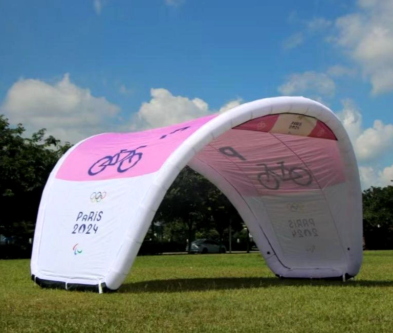 Custom Inflatable U Tent used for outdoor event.